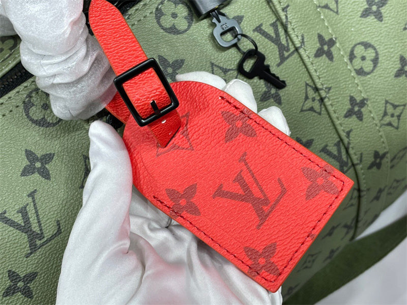  shoulder bag close-up of hardware and finish 11