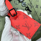  shoulder bag close-up of hardware and finish 11