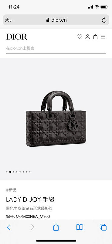 Styled lifestyle shot of elevated modern women's handbag – women's luxury accessory