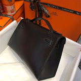  signature carryall bag detail view showing craftsmanship