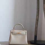Streamlined handbag styled for everyday wear