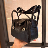  everyday structured bag detail view showing craftsmanship 14
