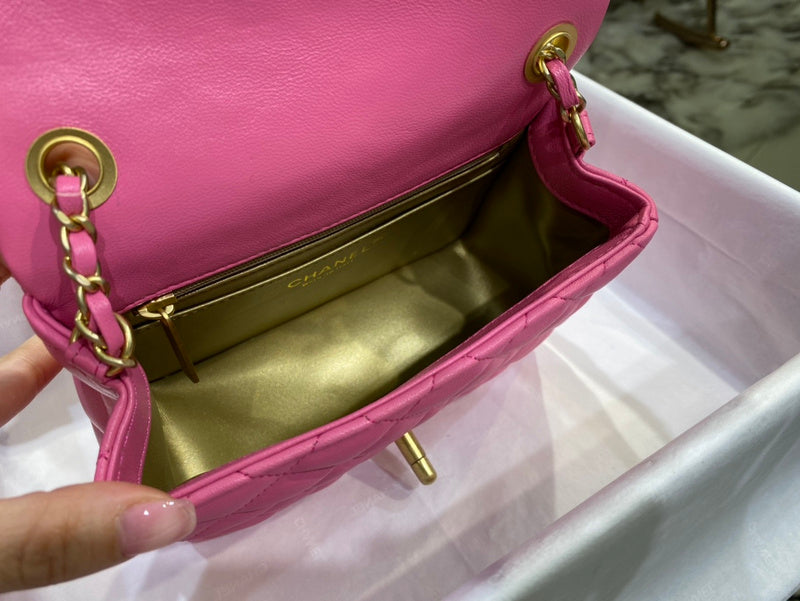 Zivas Charm Refined Everyday Style Designer Handbag (Timeless Wardrobe Addition) – Detail View