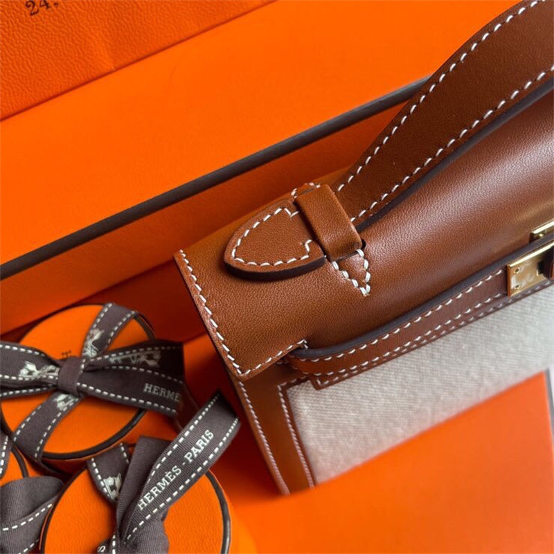  sophisticated tote bag styled with outfit