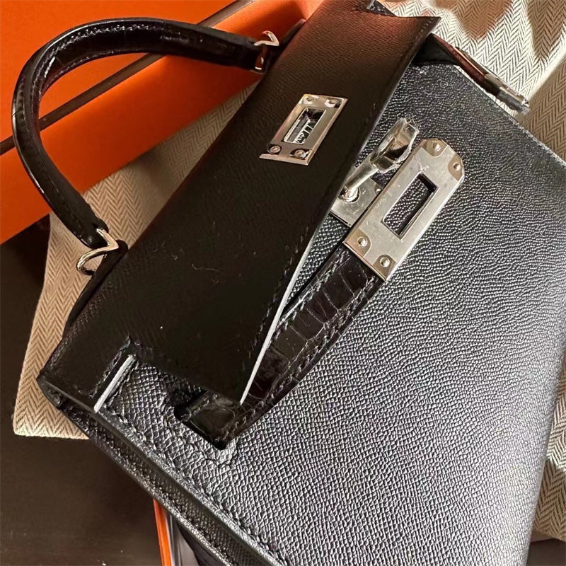  top-handle bag interior and compartment view