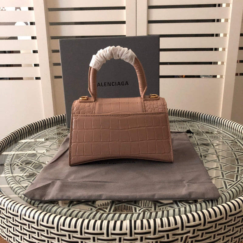 Handle and strap detail of polished elevated women's handbag – women's luxury accessory