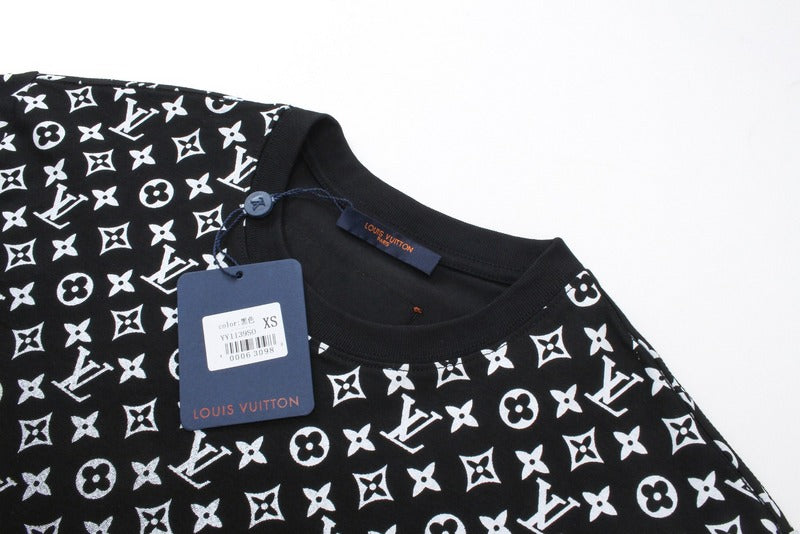 Full styled look of Louis Vuitton cotton t-shirt with everyday silhouette