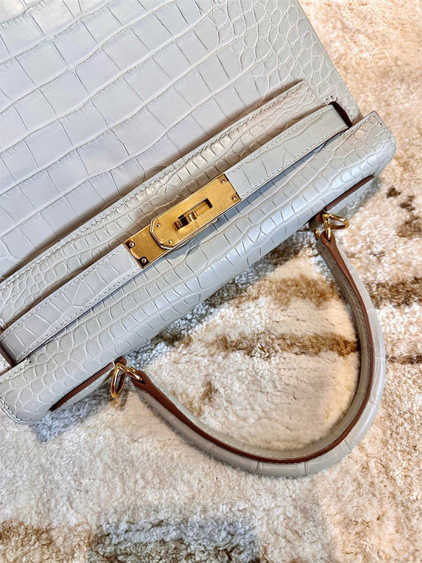  Graceful crossbody bag front view 7