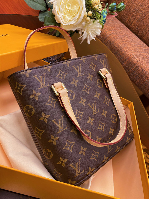  Effortless structured bag carried on shoulder