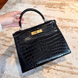  Essential carryall bag carried on shoulder