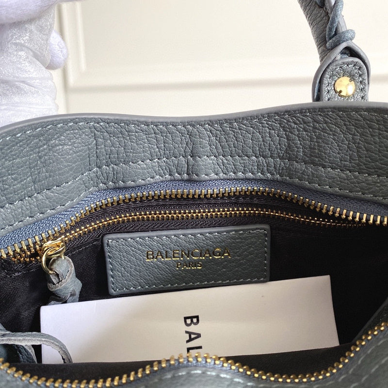 Zivas Charm Effortless Sophistication Statement Handbag (Signature Shape & Finish) – Detail View
