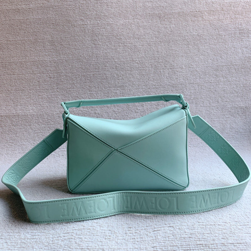 Ziva's Charm handbag – detail view (24cm*16cm*10cm)