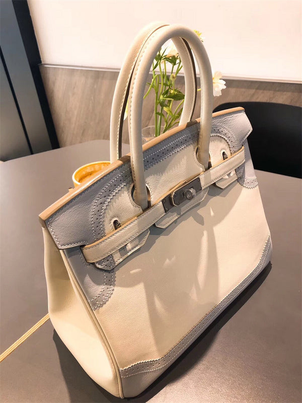  Elegant shoulder bag front view 7