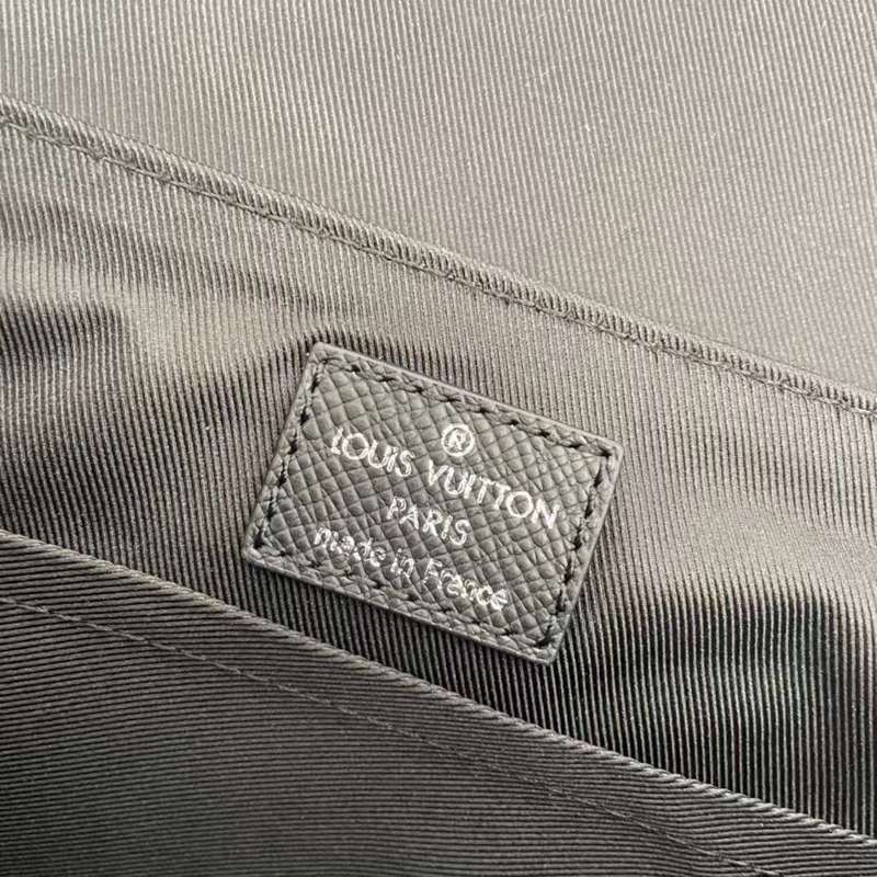 Front view of signature modern women's handbag – women's designer-style accessory