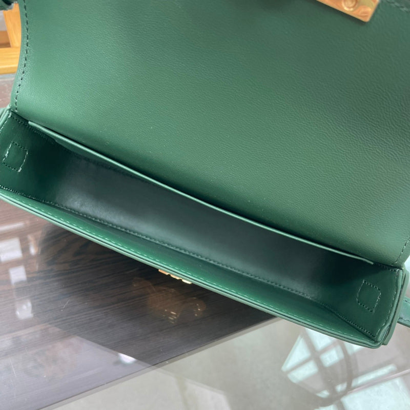 Close-up detail of sleek classic women's handbag – women's everyday handbag