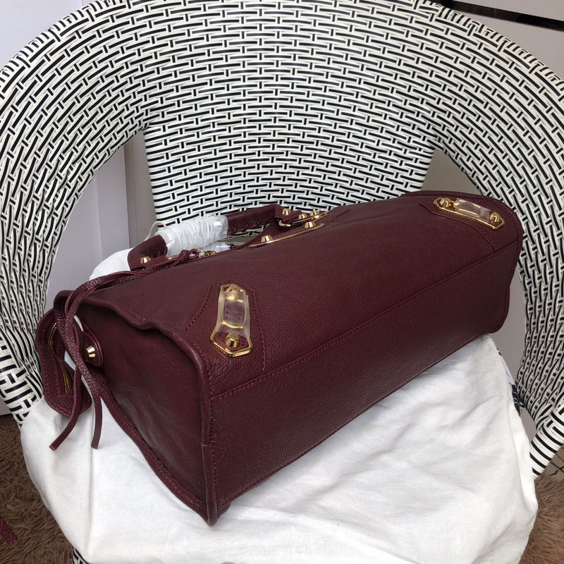 Styled lifestyle shot of sleek everyday-luxe women's handbag – women's premium purse
