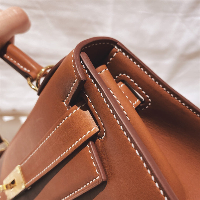  Contemporary tote bag front view 7