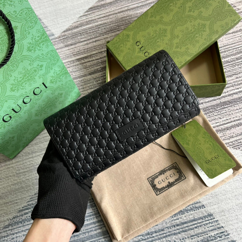 Timeless handbag styled for everyday wear