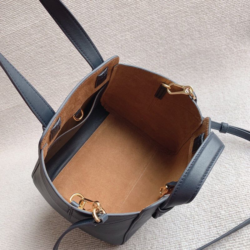 Ziva's Charm handbag – front view (20cm*20cm*18cm)