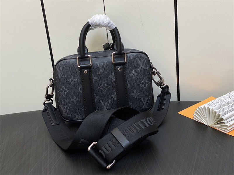  Essential everyday bag front view 7