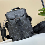  Structured top-handle bag front view