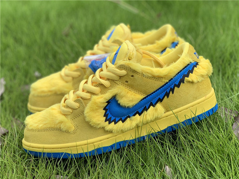 Nike Men's & Women's Signature Luxury Sneakers — Style 084 detail view