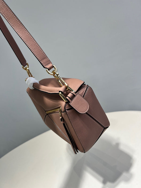 Ziva's Charm handbag – close-up view (24cm*16.5cm*10.5cm)