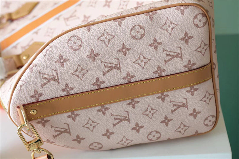  handbag close-up of hardware and finish