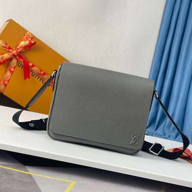 Front view of modern classic women's handbag – women's luxury accessory