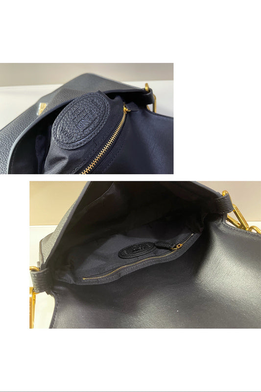 Ziva's Charm handbag – detail view (28cm*18cm*7cm)