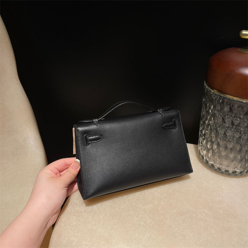  tailored shopper bag styled with outfit 18