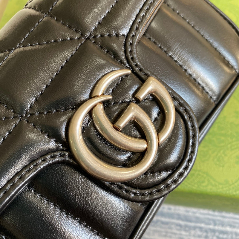 Handle and strap detail of premium chic women's handbag – women's everyday handbag