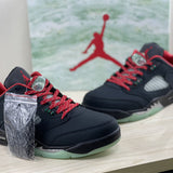 Nike Men's & Women's Premium Low-Top Trainers — Style 253 angle view