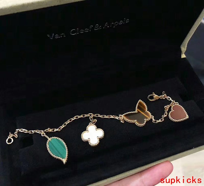 Front view of Van Cleef & Arpels unisex jewelry piece