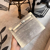 Streamlined handbag styled for everyday wear