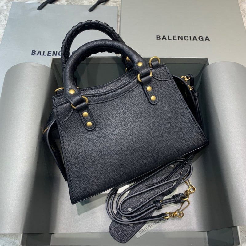 Effortless Faux Leather Handbag - Versatile Everyday Design | Women's Luxury Handbag #320 - close-up detail shot (image 3) of designer-inspired handbag