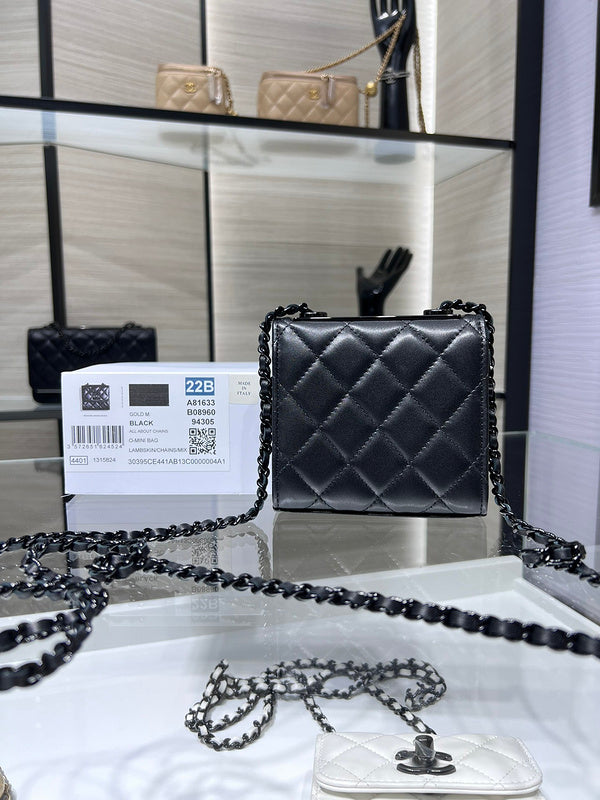 Zivas Charm Signature Style Designer Handbag (Modern Wardrobe Staple) – Interior View