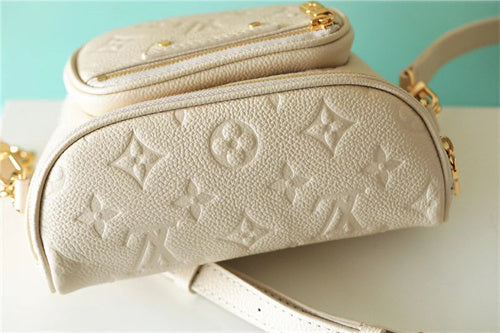  chic shoulder bag styled with outfit 12