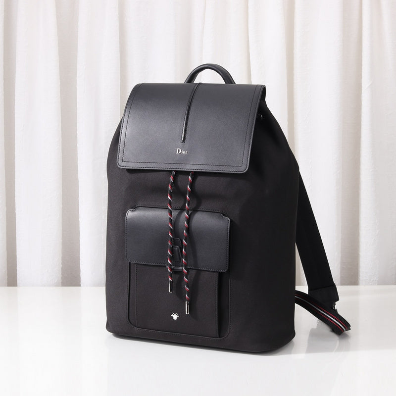 Interior view of refined everyday-luxe women's handbag – women's statement bag
