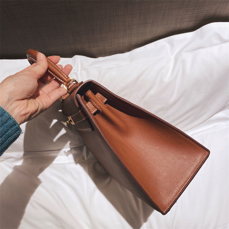  Contemporary tote bag carried on shoulder