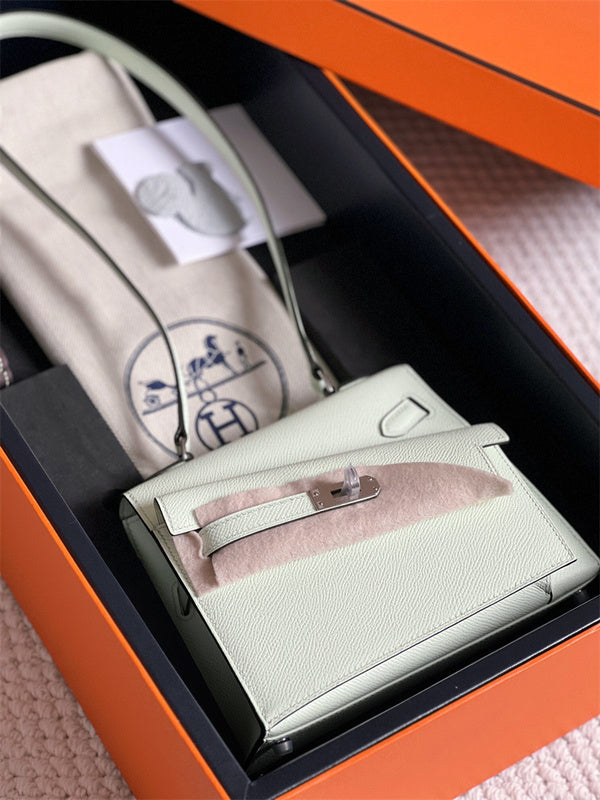  chic top-handle bag styled with outfit