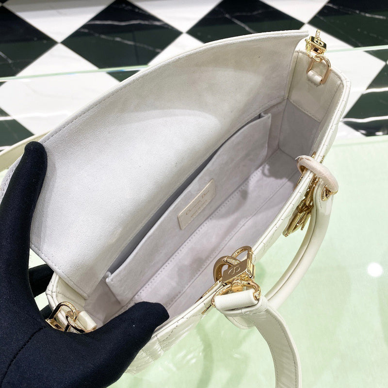 Side profile of elevated modern women's handbag – women's luxury accessory