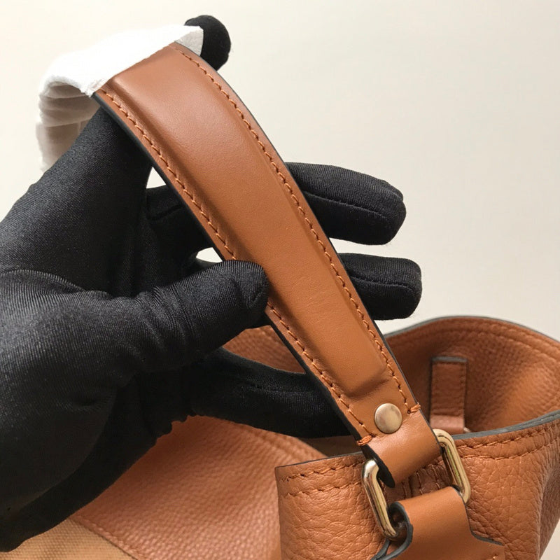 Ziva's Charm handbag – close-up view (one versatile size)