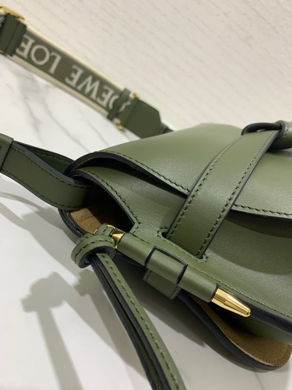 Ziva's Charm handbag – detail view (20cm*19cm*11.5cm)