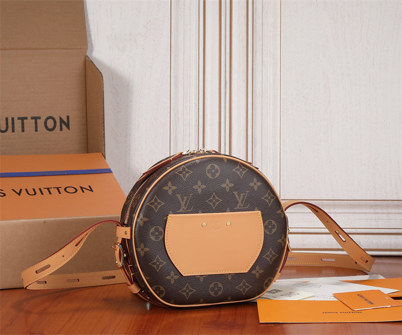  Effortless crossbody bag carried on shoulder