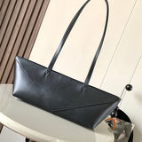 Ziva's Charm handbag – carry view (39cm*12.3cm*12.5cm)