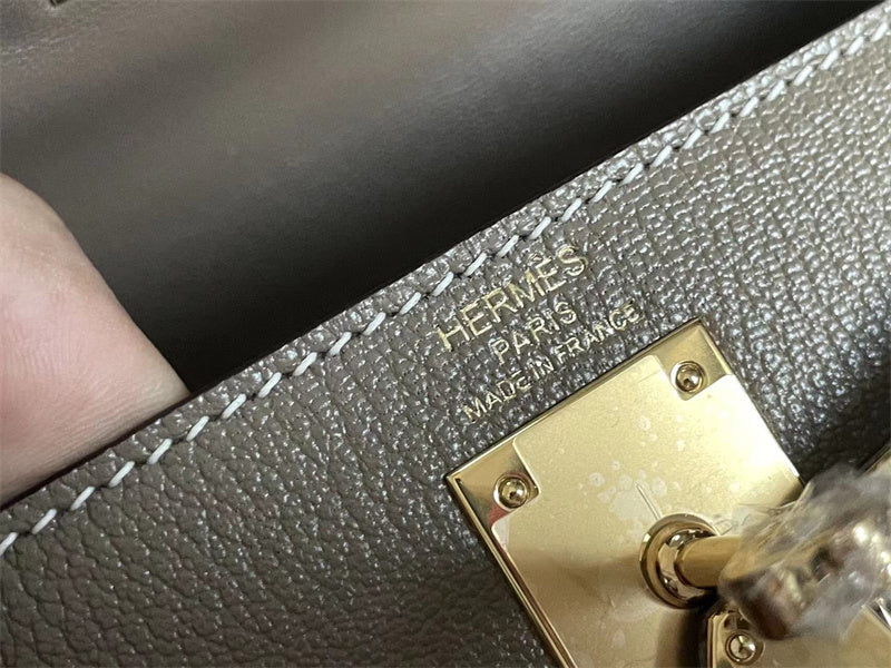  everyday bag close-up of hardware and finish 17