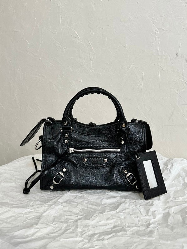Zivas Charm Chic Craftsmanship Statement Handbag (Elevated Daily Companion) – Lifestyle Shot
