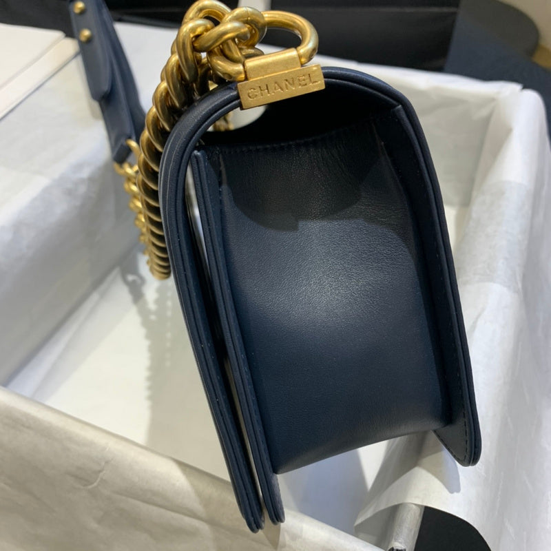  women's handbag, mid design, view 4