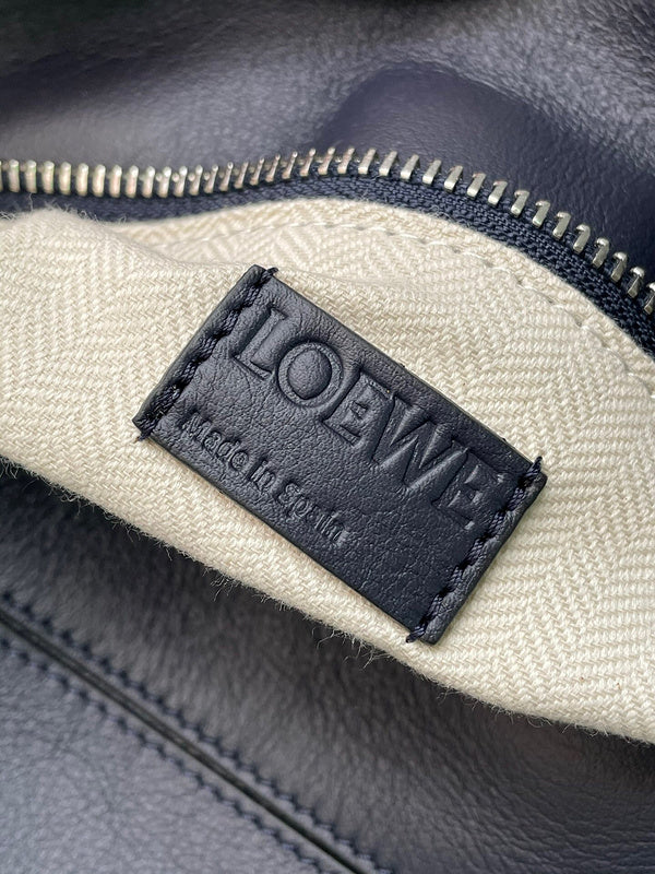 Ziva's Charm handbag – detail view (24cm*16.5cm*10.5cm)